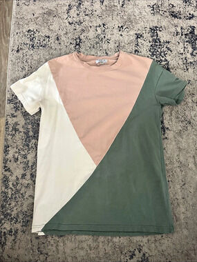 Indie & Co Color Block Short Sleeve Tee in Green & Pink Size Small Like